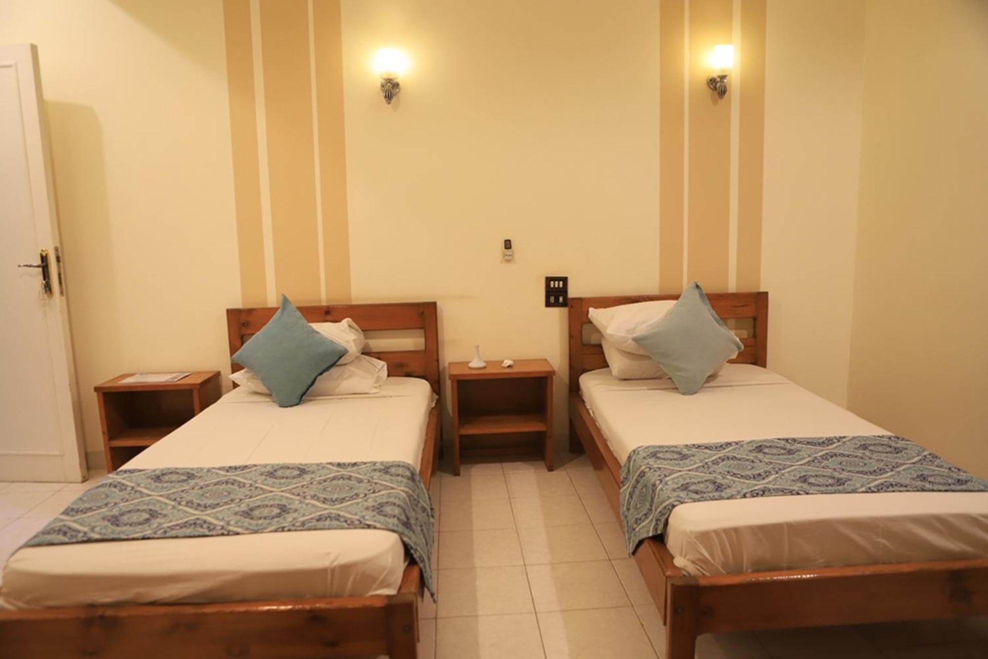 Amon Hotel Luxor Exterior foto